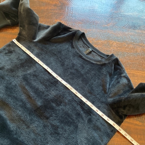 Gaiam Plush Pullover Black Size Medium - Picture 11 of 14